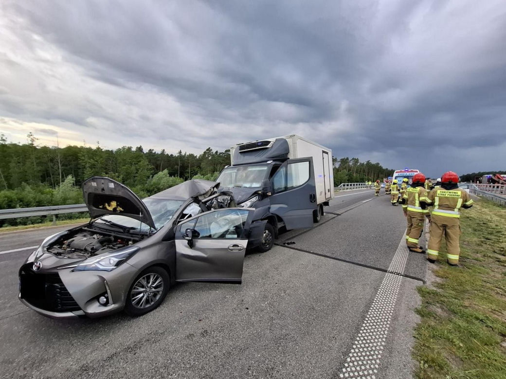 Tragiczny wypadek na S17. 92-latek zatrzymał się na środku drogi i wyszedł z auta
