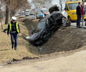 Twarde lądowanie w rowach. Pechowy koniec dwóch różnych podróży 
