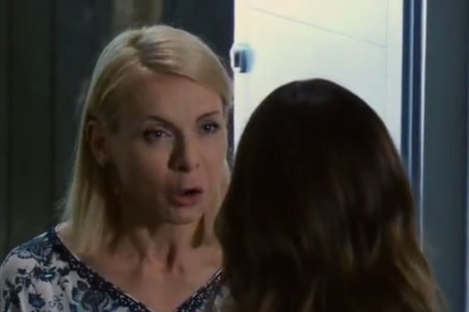 Przyjaciółki odcinek 112, Beata (Karolina Nowakowska), Zuza (Anita Sokołowska)