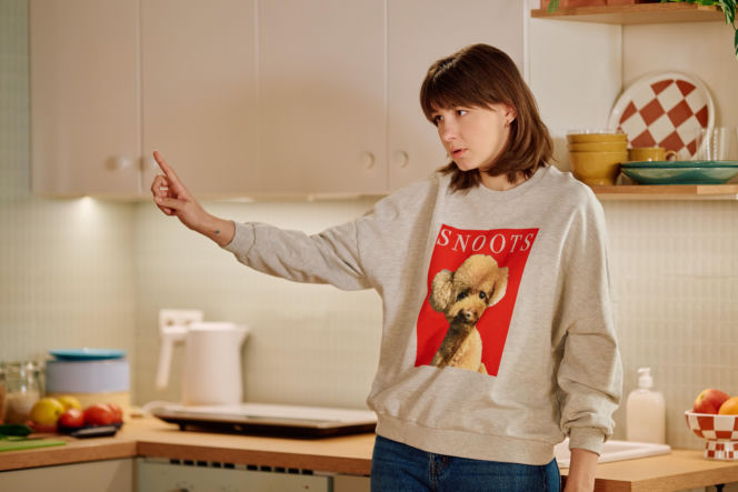 "Na Wspólnej", odcinek 4194: matka Remka zastaje półnagiego Brzozowskiego w mieszkaniu Brygidy. Oskarża ją o niewierność