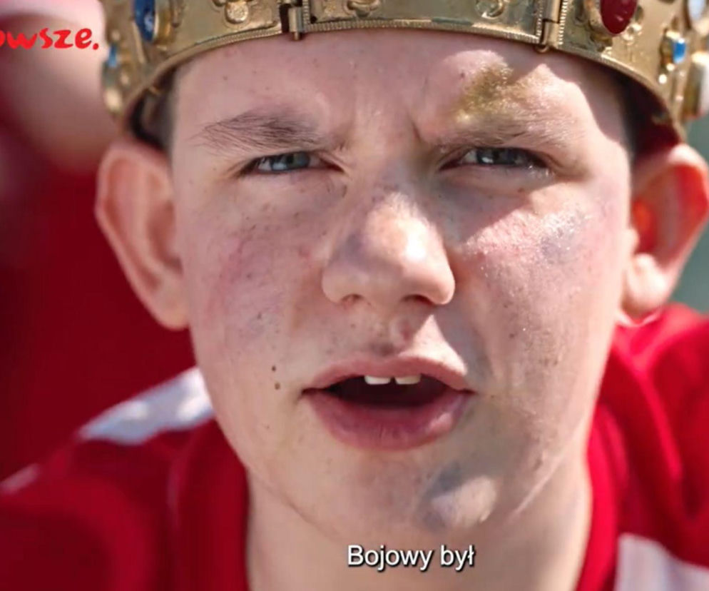 Chłopiec w koronie i napisem Bojowy był. O historii Janusza I Starszego przeczytasz na łamach SE.