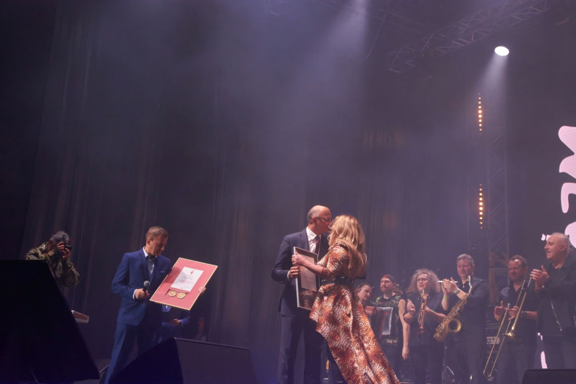 Plac Zamkowy wypełniony po brzegi! Koncert Bajmu w Lublinie