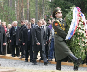 Donald Tusk i Władimir Putin w Katyniu