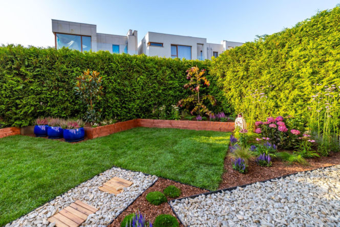 Ogródek przy mieszkaniu w bloku