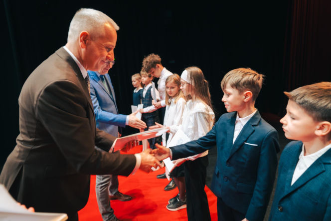 Najzdolniejsi uczniowie odebrali stypendia Prezydenta Miasta Siedlce