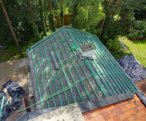 Remont dachu: zgłoszenie czy pozwolenie? Poradnik 2026