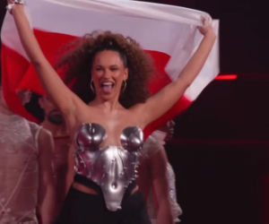 Alicja Szemplińska z polską flagą w wielkim finale. Tak wyglądała na scenie w Wiedniu