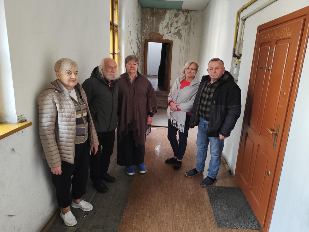 „Mieszkam tu od 83 lat”. Zakon oddaje kamienice pod luksusowy hotel. Najemcy mają się wynieść
