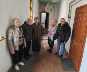 „Mieszkam tu od 83 lat”. Zakon oddaje kamienice pod luksusowy hotel. Najemcy mają się wynieść