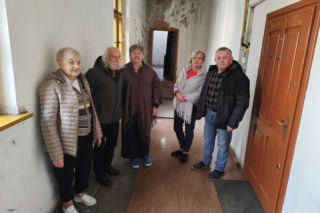 „Mieszkam tu od 83 lat”. Zakon oddaje kamienice pod luksusowy hotel. Najemcy mają się wynieść