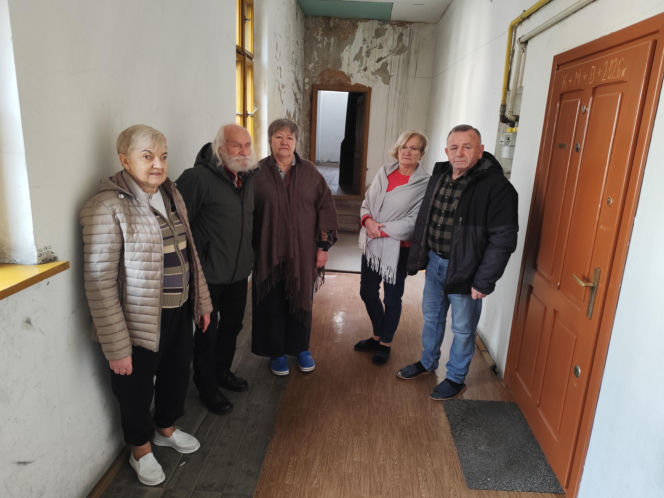 „Mieszkam tu od 83 lat”. Zakon oddaje kamienice pod luksusowy hotel. Najemcy mają się wynieść