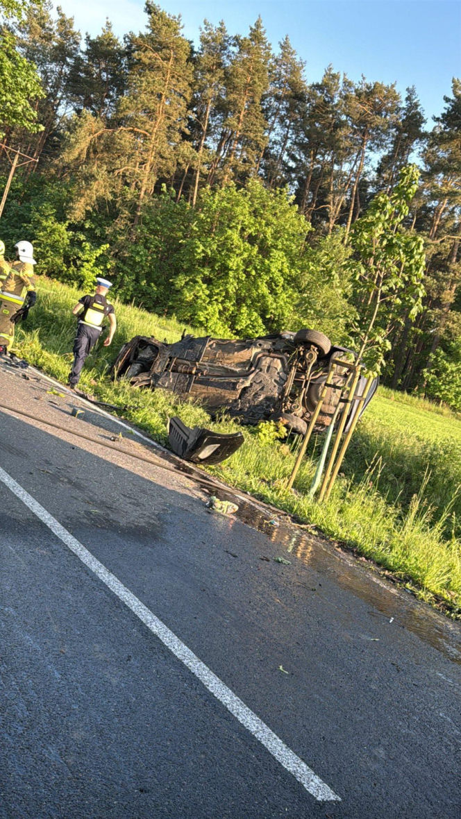 Płonąca ciężarówka i zmiażdżona osobówka. Straszny wypadek koło Świebodzina