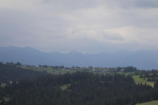 To jedna z najciekawszych wsi w Małopolsce. Jest ozdobą Podhala, a jej mieszkańcy słyną z pobożności