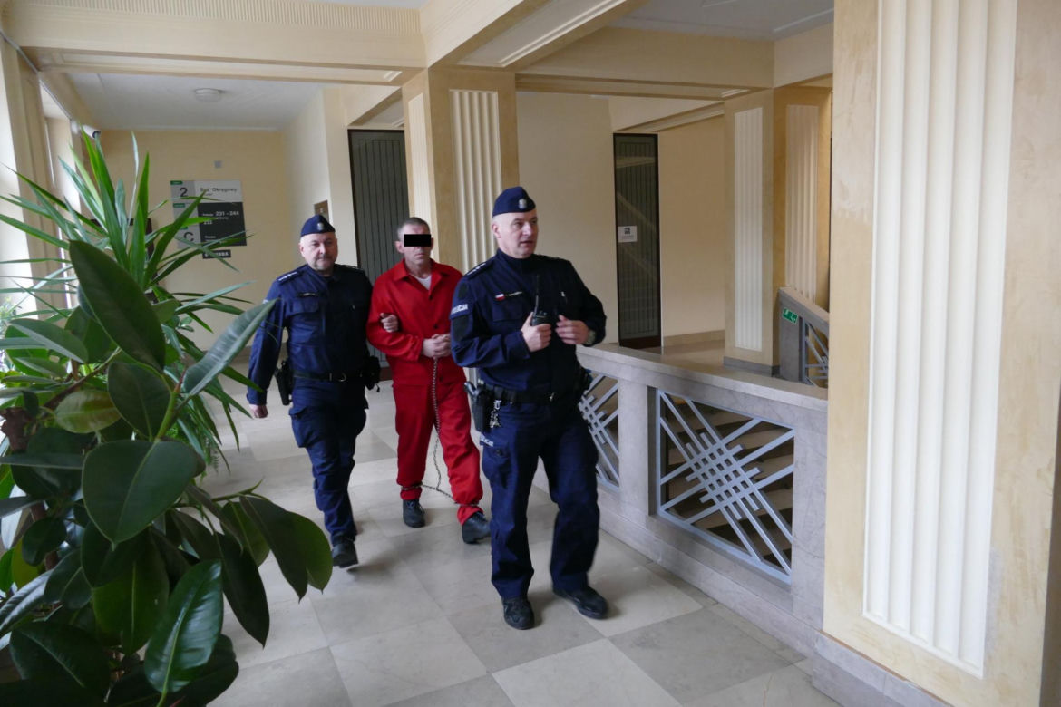 Ostrzelał braci i próbował zabić nożem znajomego. „Nie wiem, czy nim go uderzyłem”