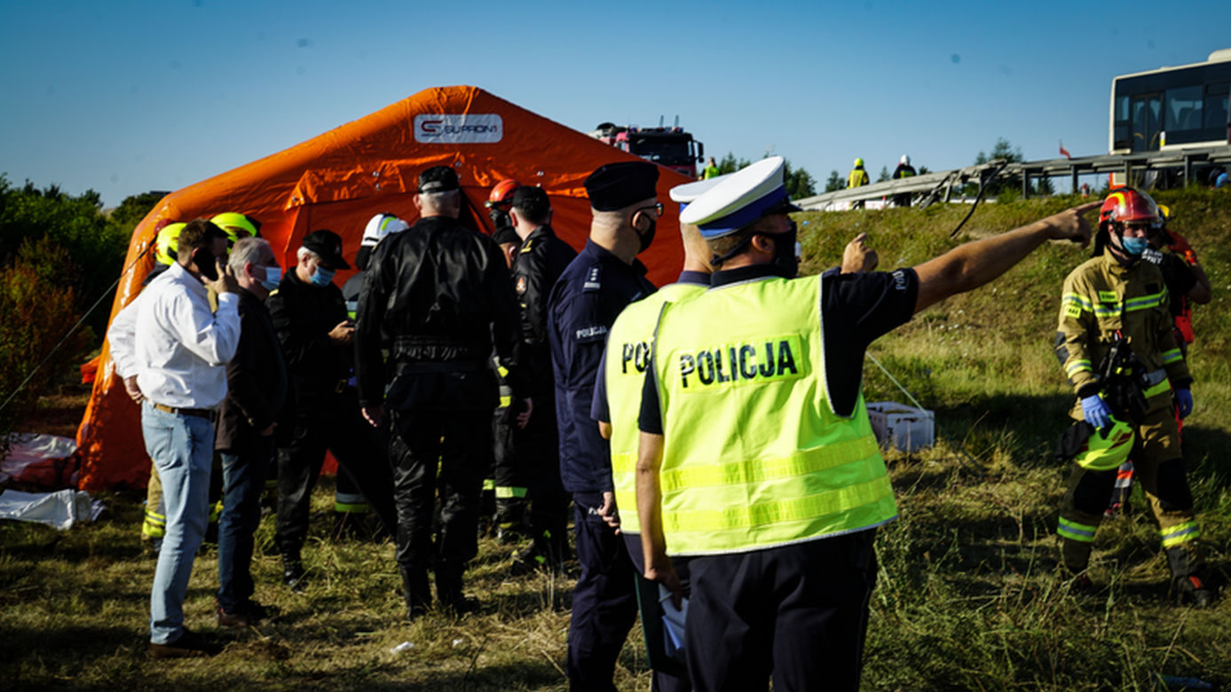WYPADEK autokaru z dziećmi na A1