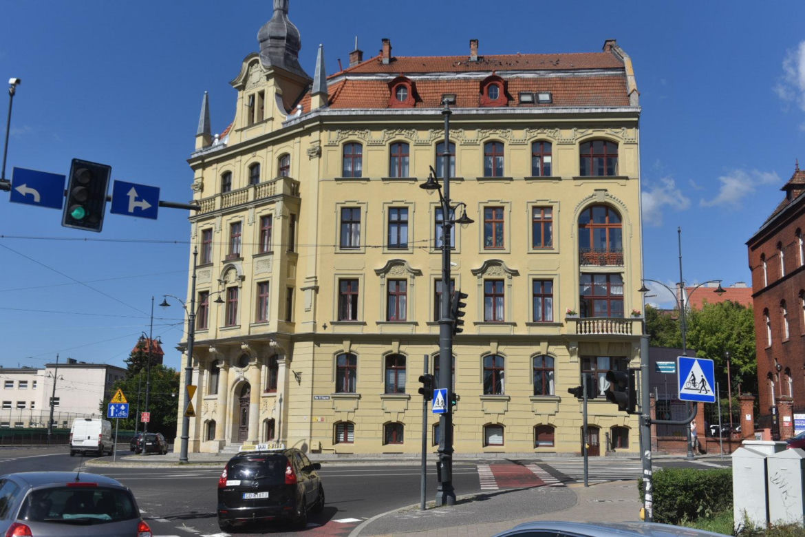Strzelał do ludzi w Toruniu. Dziennikarz Marcin Lewicki jednym z poszkodowanychStrzelał do ludzi w Toruniu. Dziennikarz Marcin Lewicki jednym z poszkodowanych