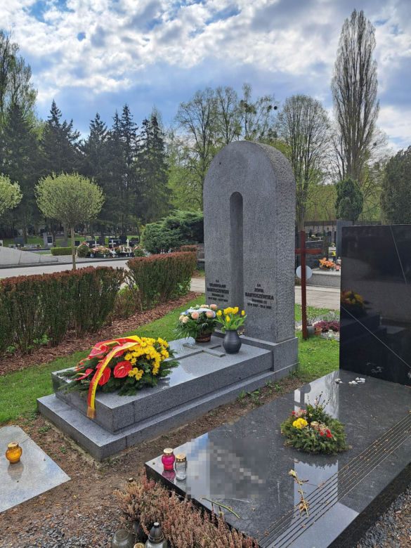 Tak wygląda grób prof. Bartoszewskiego w 8. rocznicę śmierci