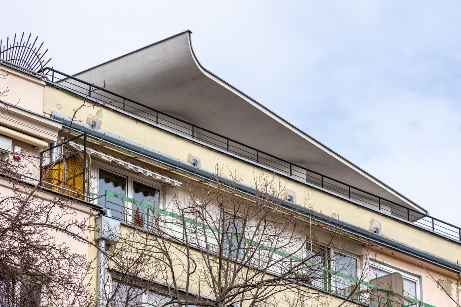 Dom Pod Żaglem na Alei Przyjaciół w Warszawie