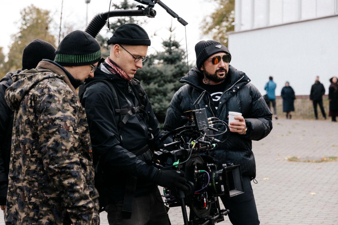 Jak Patryk Vega znalazł się w Księdze Rekordów Guinessa? Premiera filmu o reżyserze "Niewidzialna Wojna" już 30 września!