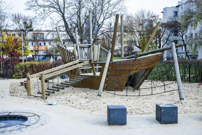 To najstarsze osiedle w Warszawie. Aby żyć jak w bajce panowały tu dziwne zasady