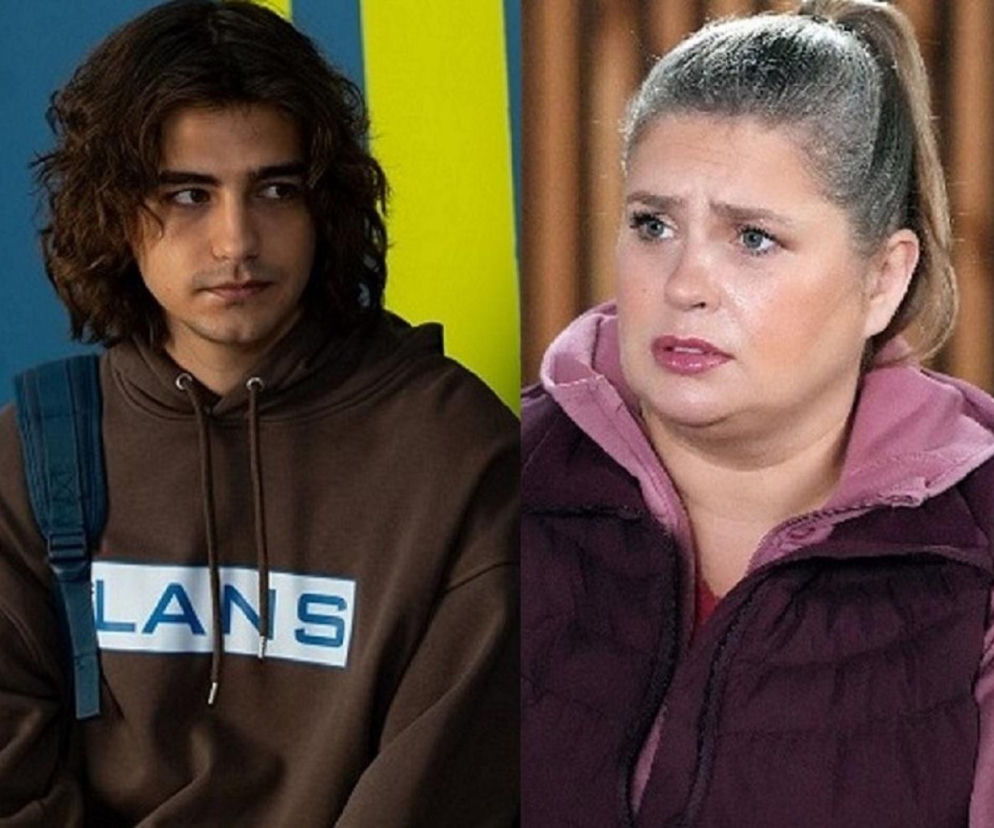 Jacek Tyszkiewicz jako Romeo w brązowej bluzie z kapturem, z plecakiem na ramieniu, obok Aldona w wykonaniu Elżbiety Romanowskiej, ubrana w fioletową kamizelkę i bluzę, z twarzą pełną obaw. Bohaterowie serialu Barwy szczęścia, o którym więcej przeczytasz na portalu Super Seriale.