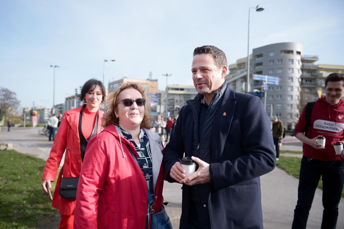 Kawa przy metrze z Rafałem Trzaskowskim! Tak dziękował mieszkańcom za oddane głosy