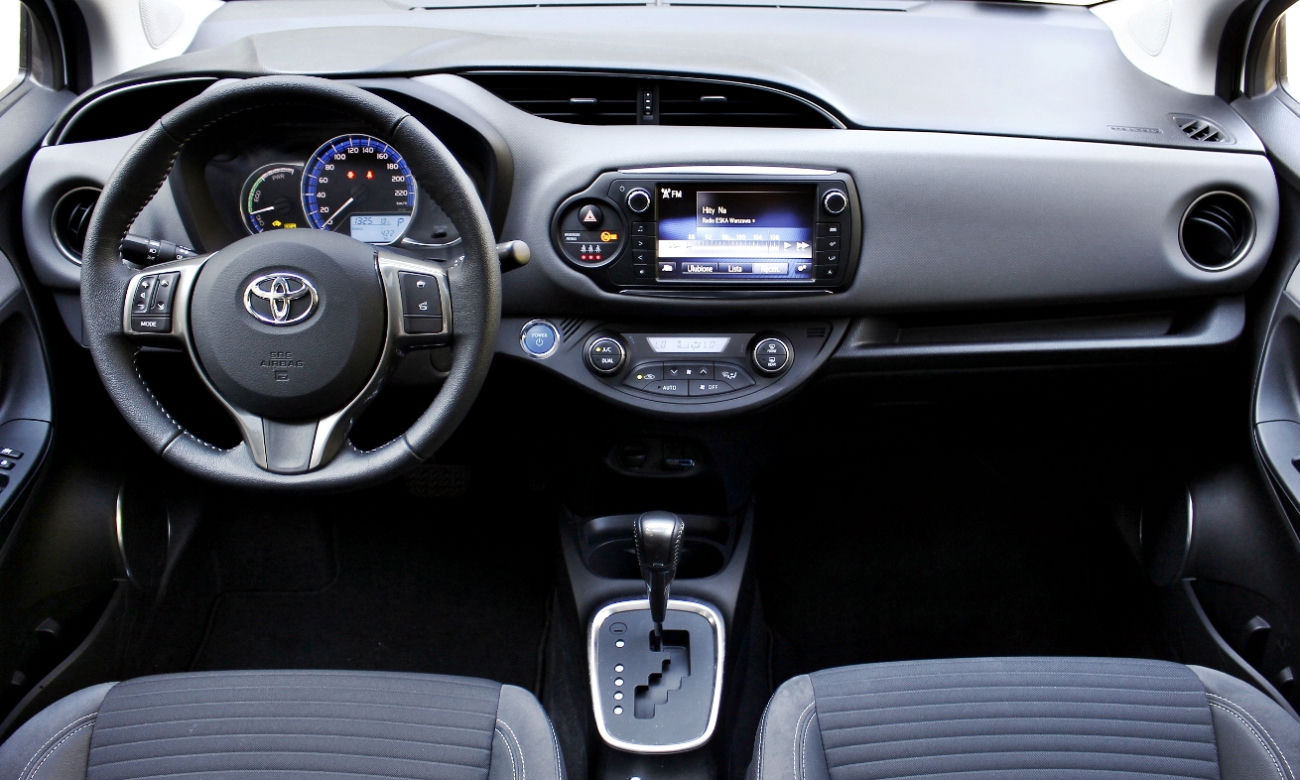Toyota Yaris Hybrid lifting 2014