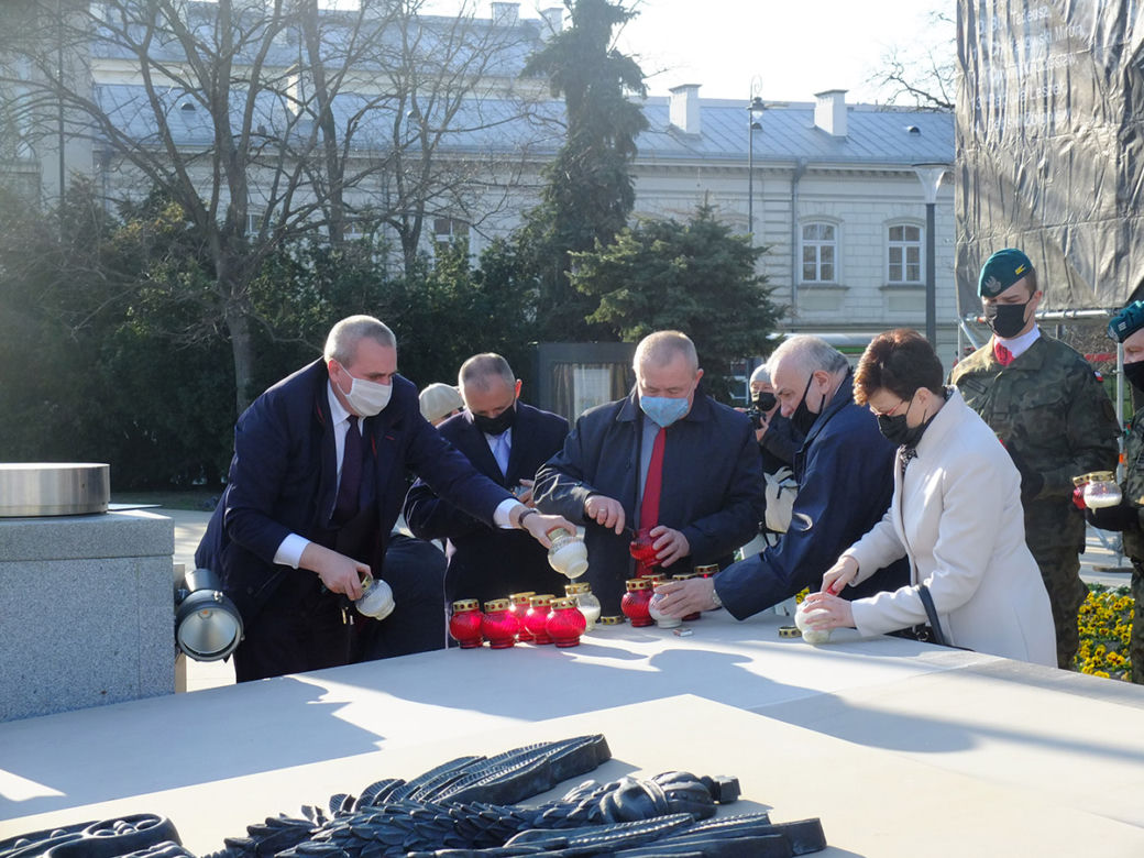 11 rocznica katastrofy smoleńskiej. Z powodu obostrzeń sanitarnych uroczystości w Lublinie były bardzo skromne 