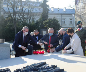 11 rocznica katastrofy smoleńskiej. Z powodu obostrzeń sanitarnych uroczystości w Lublinie były bardzo skromne 