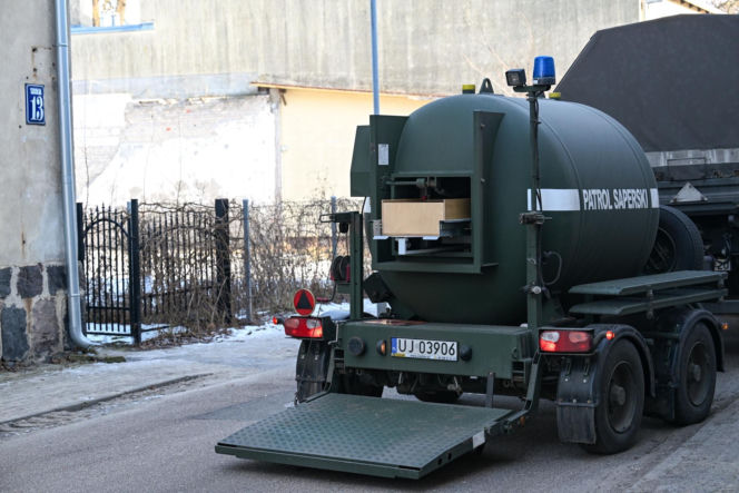 Szczecinek/ Saperzy usunęli pocisk przeciwlotniczy znaleziony w śródmiejskiej kamienicy