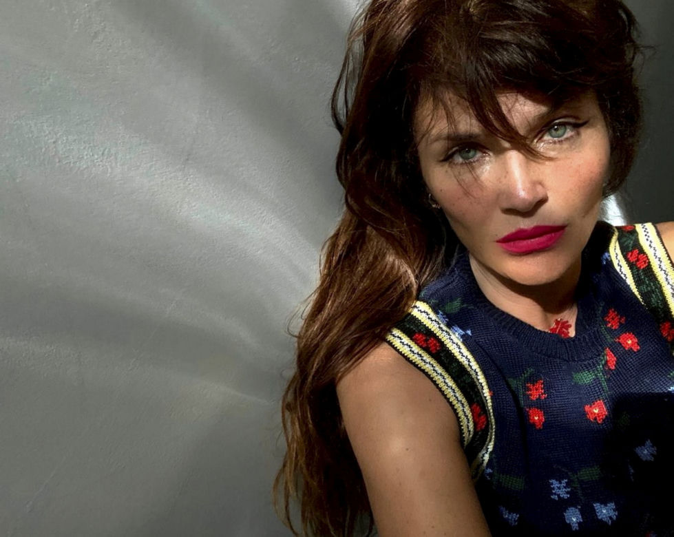 Helena rozgrzewa półnagim ciałem nawet posągi! Sławna modelka ma 54 lata 