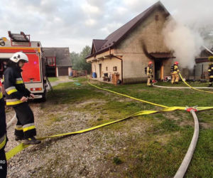 Kłęby gęstego dymu nad Przyborowem. Jedna osoba poszkodowana w pożarze