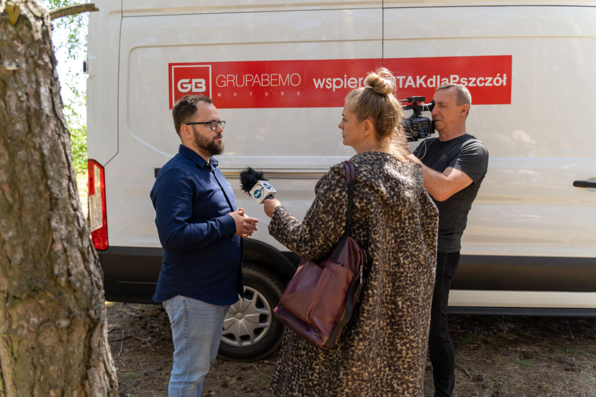 Pszczelarze z Rzeszowa uratowali pasiekę w Wielkopolsce [GALERIA]