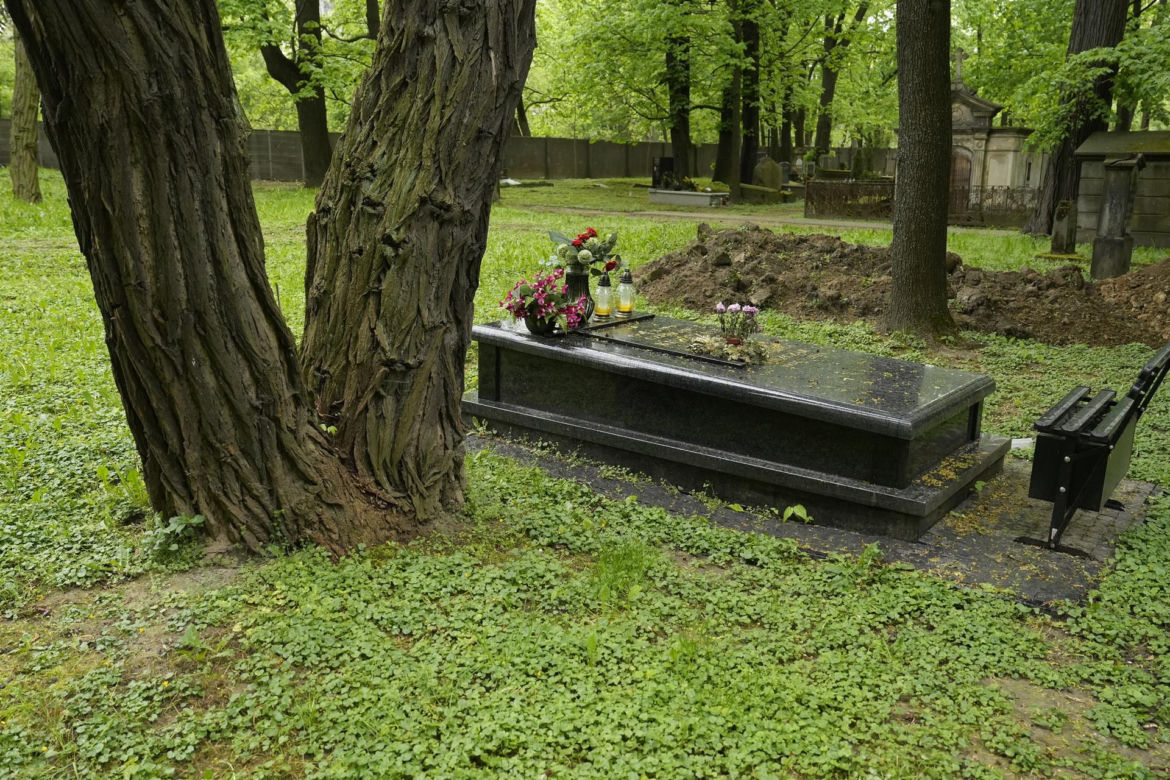 Tak wygląda grób Marii Teresy Kiszczak rok po śmierci
