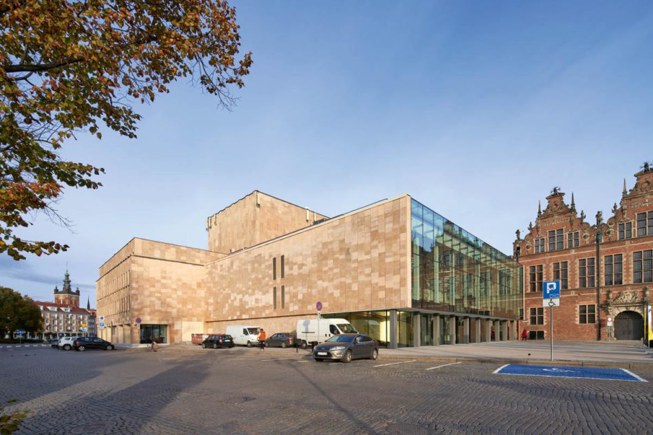 Nr 2/2024 Teatr Wybrzeże w Gdańsku, proj. Autorska Pracownia Architektoniczna – Jacek Bułat / Warsztat Architektury Pracownia Autorska Krzysztof Kozłowski