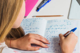 Ile to jest 66:3!(2!+3!)+4!=? Ten mały symbol sprawia, że internauci rwą włosy z głowy