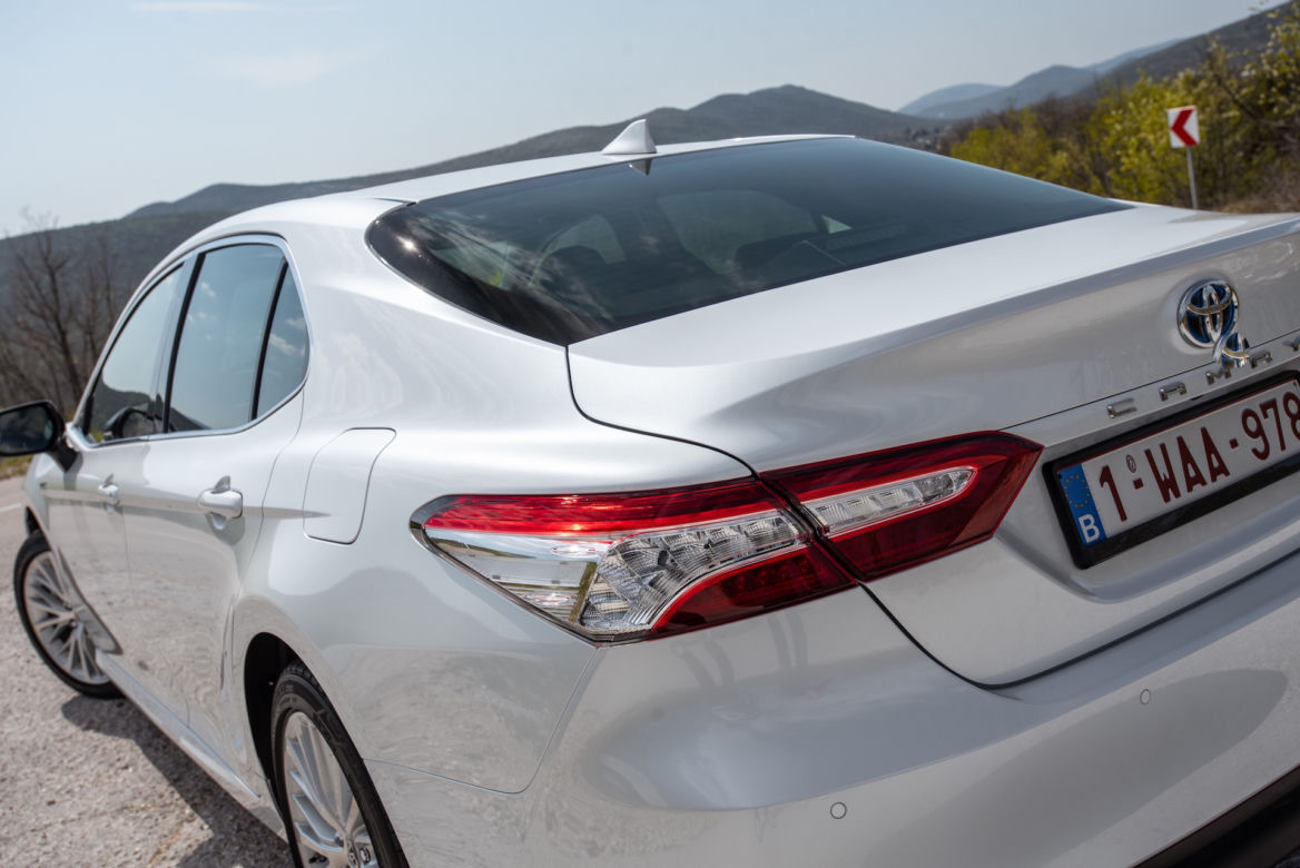 Toyota Camry 2.5 Hybrid Dynamic Force 218 KM e-CVT Executive