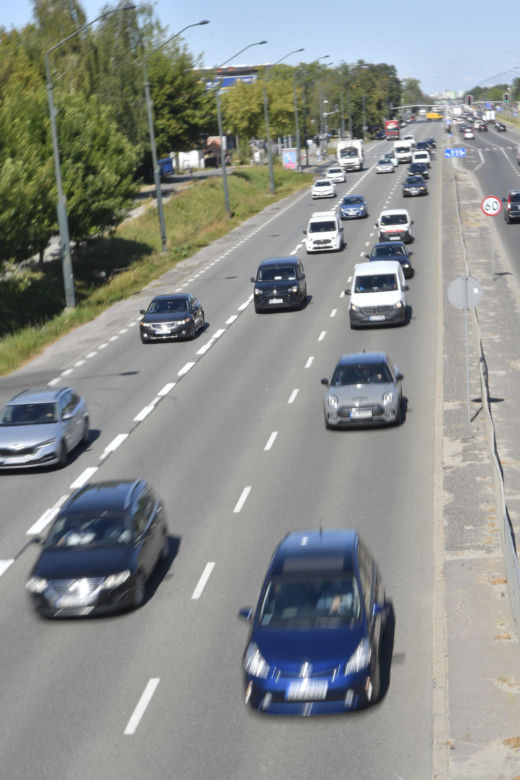 Zarząd Dróg Miejskich wyznacza 10-kilometrowy buspas na ul. Puławskiej. Kierowcy są wściekli!