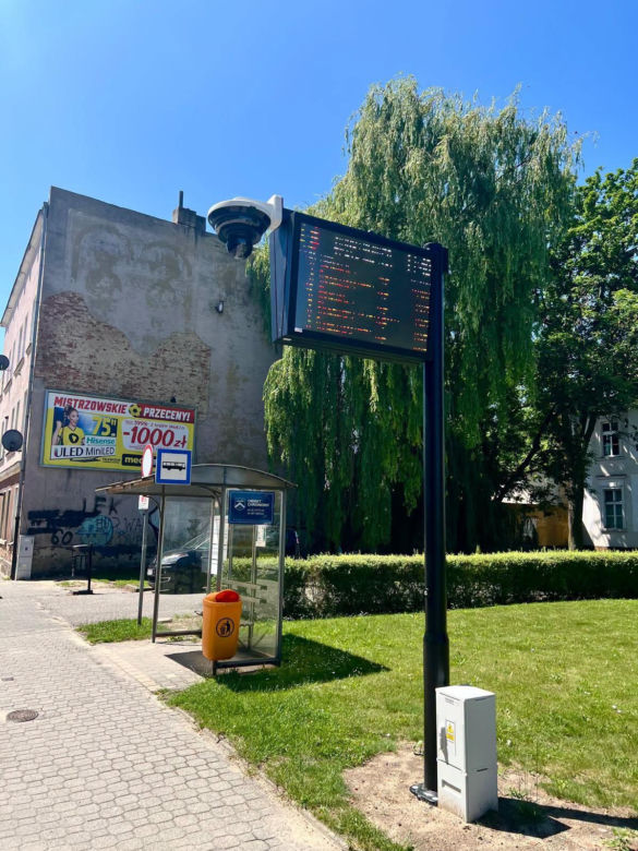 Nowe tablice na przystankach w Lesznie
