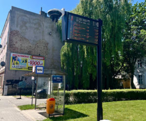 Nowe tablice na przystankach w Lesznie