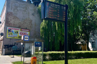 Nowe tablice na przystankach w Lesznie