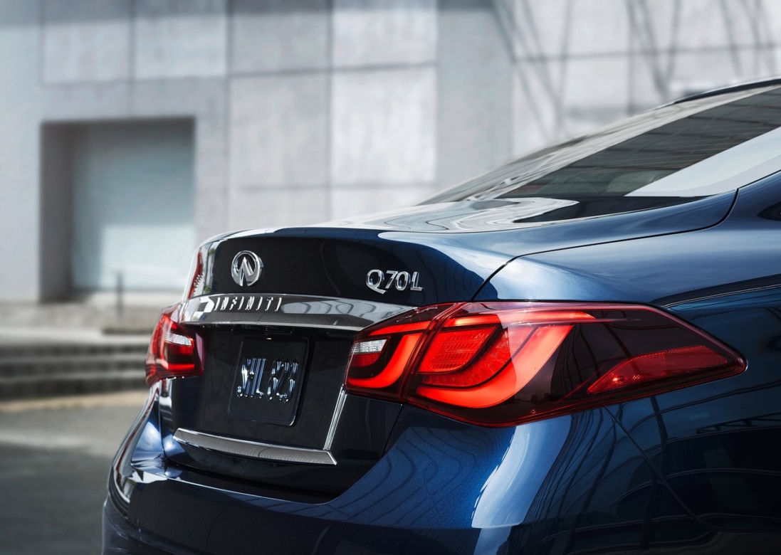nowe Infiniti Q70L