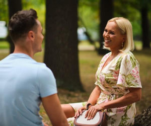 Pierwsza miłość: Krystian pociesza Łucję Reterską, która wciąż nie umie pogodzić się ze stratą syna. Bohaterów łączy coraz większa sympatia…