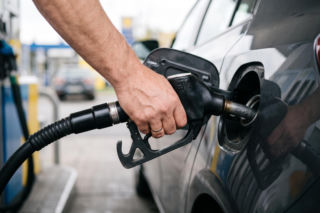 Hurtowe ceny paliw 29.10.2026. Aramco dyktuje tempo obniżek na rynku w cieniu drogiej ropy