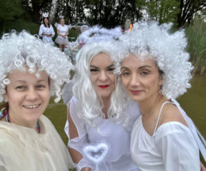 Anielskie skrzydła nad zalewem Piachy. Morsujące Wiedźmy Świętokrzyskie w wyjątkowej akcji o świcie!
