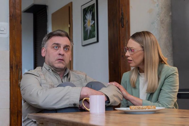 Pierwsza miłość, odcinek 4263: Kulas (Marcin Sztabiński), Aniela (Maja Wachowska)