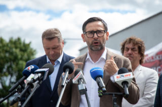 Przemysław Czarnek i Daniel Obajtek protestują przed „Solino”