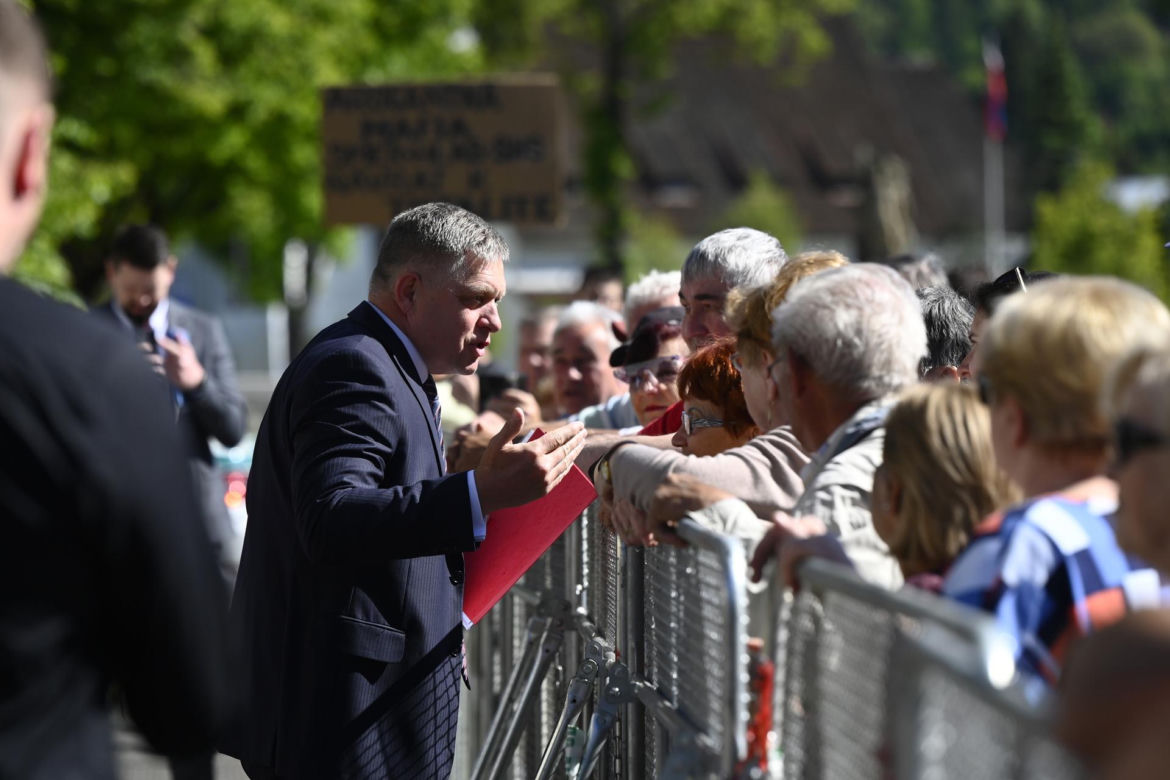 Premier Słowacji Robert Fico wielokrotnie postrzelony