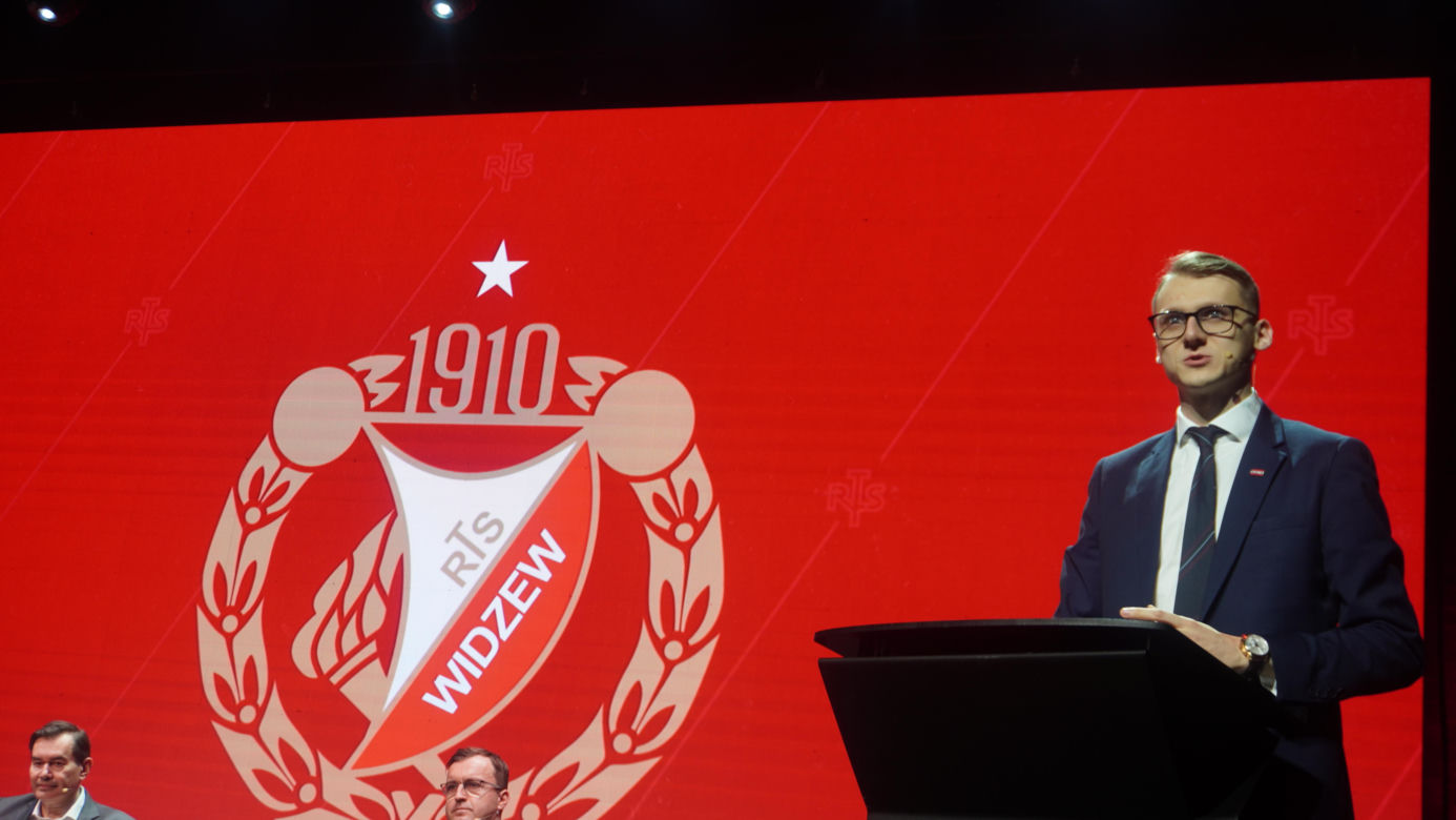 Wielki dzień w ponad 100-letniej historii Widzewa. Robert Dobrzycki oficjalnie nowym właścicielem klubu
