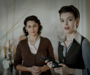 Wojenne dziewczyny 4 odc. 45. Nitka (Maja Szopa), jej matka (Renata Dancewicz)